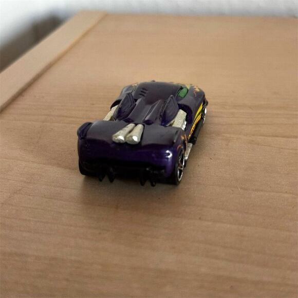 Vintage Hot Wheels Maelstrom 2000 Purple Die-Cast Car with Flames Y2K - Picture 4 of 6